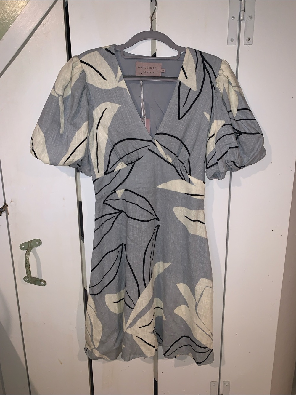 White closet elements Gray Floral Mini Dress with Puff Sleeves